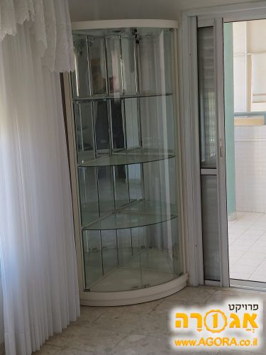 ארון קריסטלים