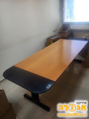 שולחן חדר ישיבות
