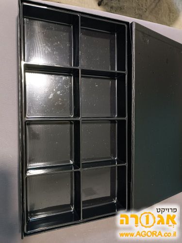 קופסא עם תאים