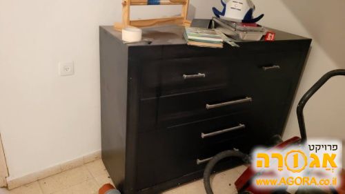 שידת עץ