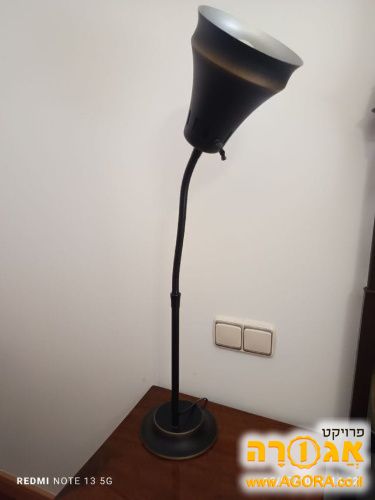 מנורה עומדת