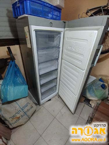 מקפיא שישה מדפים