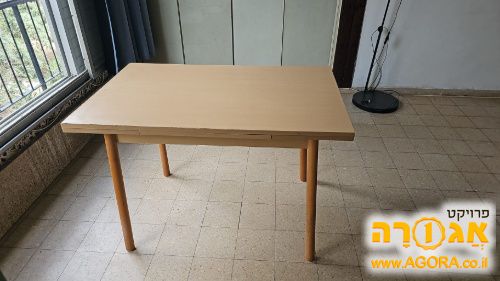 שולחן אוכל