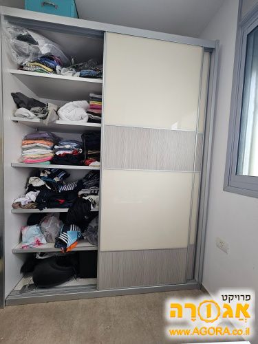 ארון בגדים