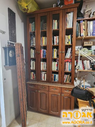 כוננית ספרים