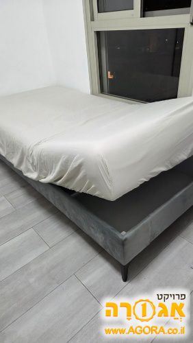 מיטת יחיד הכולל ארגז מצעים