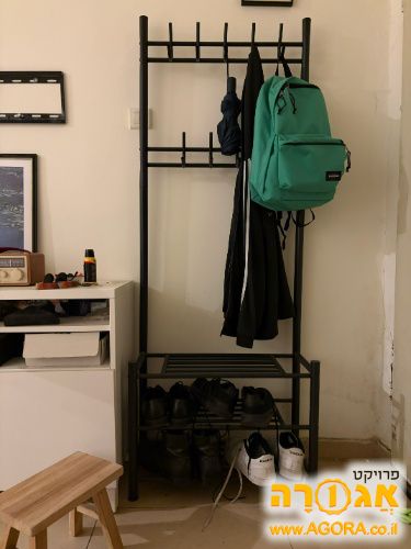 מתלה בגדים ומעמד נעליים
