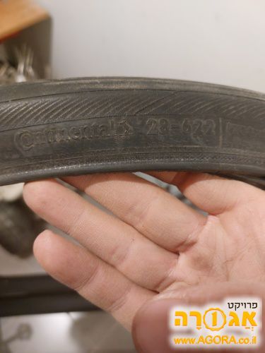 צמיגי כביש רוחב 28ממ של קונטיננטל במצב ט