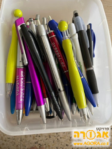 אוסף קטן של עטים