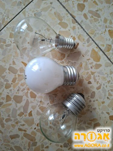 גלאי עשן ו3 נורות ליבון קטנות