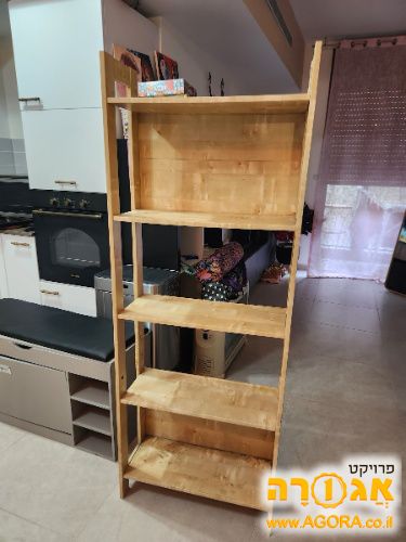 ארון מדפים