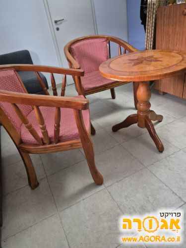 2 כסאות וינטג' עם שולחן קפה