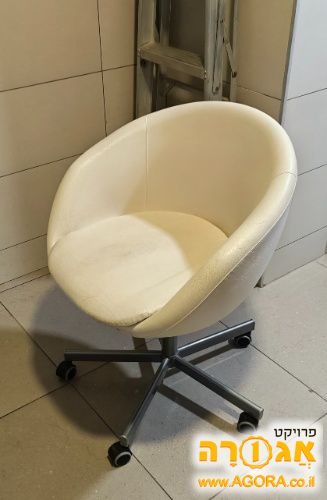 כסא Ikea בצבע שמנת
