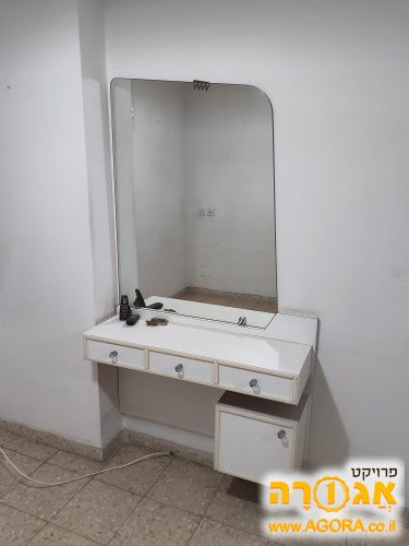 שולחן תלוי