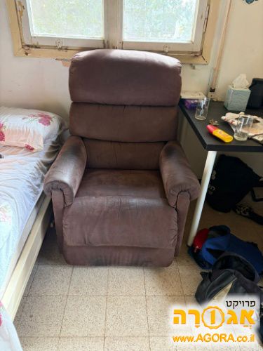 כורסה חומה