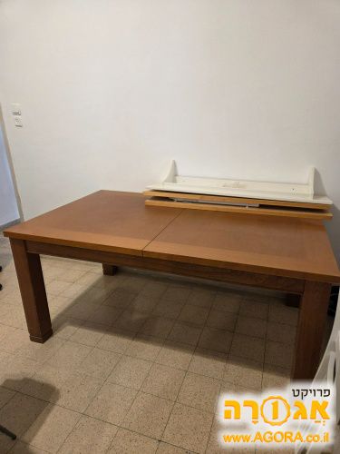 שולחן עץ