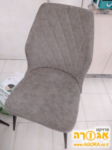 כיסאות מרופדים