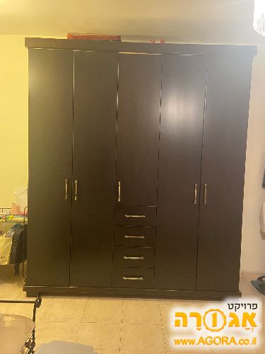 ארון בגדים מעץ מלא