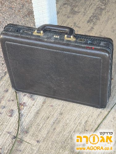 תיק ג'מס בונד