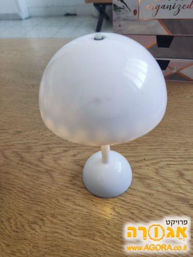 מנורה קטנה ללילה