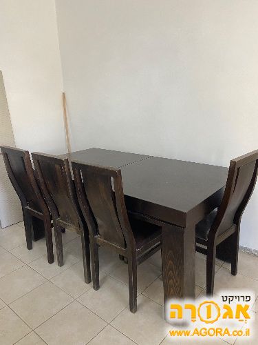 שולחן וכסאות