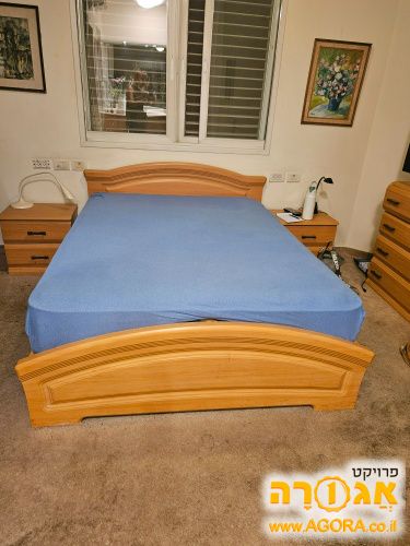 מיטה זוגית ומזרן 1.40, ושתי שידות תואמות