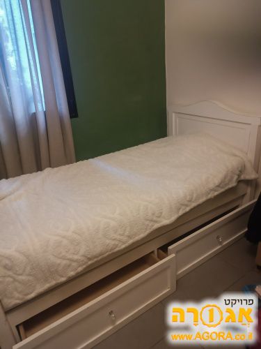 מיטת יחיד