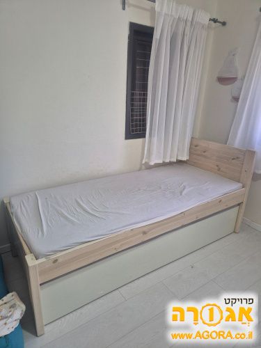 מיטת יחיד עם מיטת חבר נפתחת