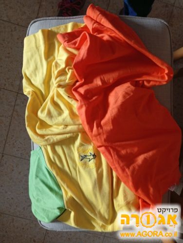 חולצות טי וגופיות