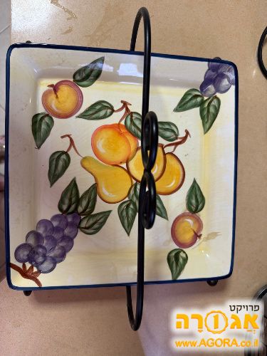 קערת פירות על מעמד