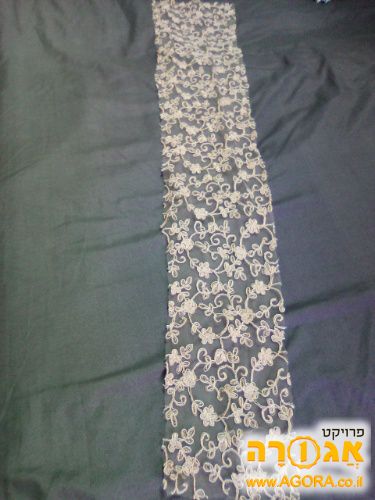 בד תחרה ורודה