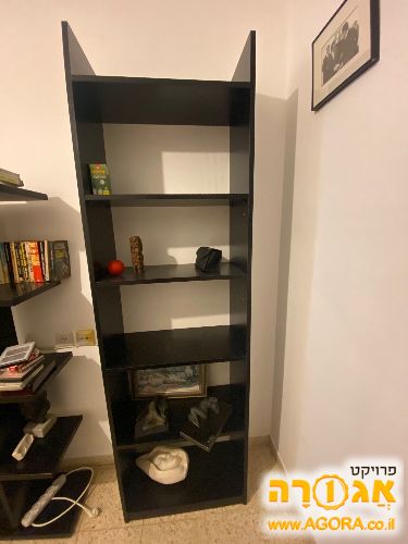 ארונית מדפים