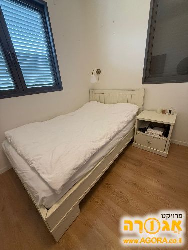מיטה וחצי עם מזרן איכותי ושידה