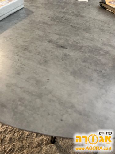 שולחן