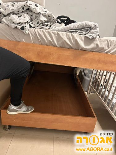 מיטה וחצי עם ארגז מצעים