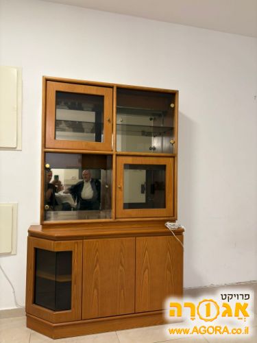 כוננית/וטרינה 2 חלקים כולל תאורה