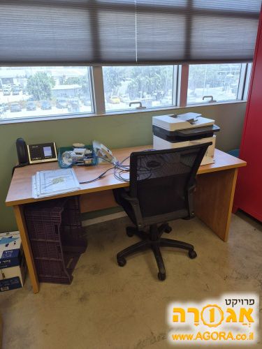 שׁוּלְחָן כְּתִיבָה