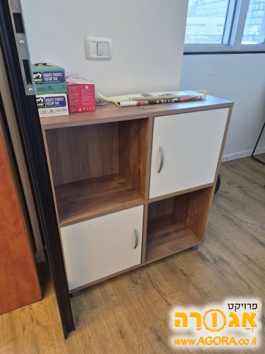 יחידת אחסון ומדפים