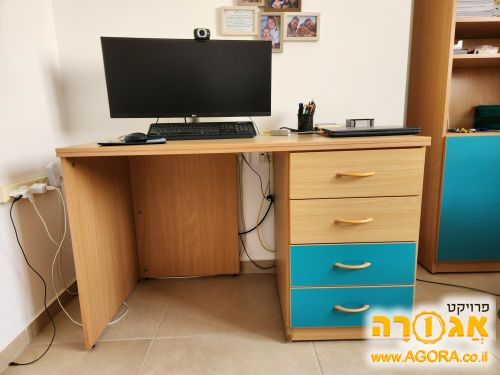 שולחן כתיבה עם 4 מגירות