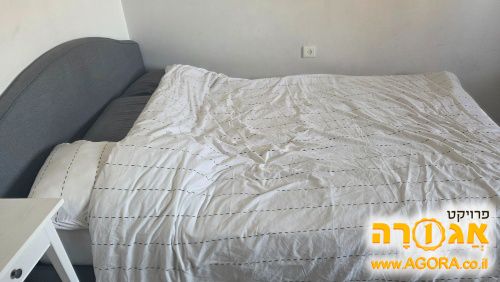 מיטה זוגית הכוללת מזרן ומגירות