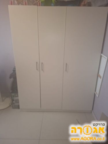 שתי ארונות איקאה