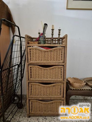 מגירות אחסון קש