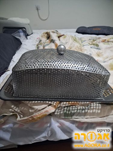 מגש עם מכסה