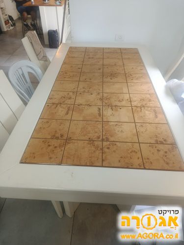 שולחן אוכל