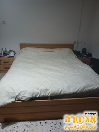 מיטה זוגית עם ארגז מצעים