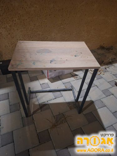 שולחן מאולתר