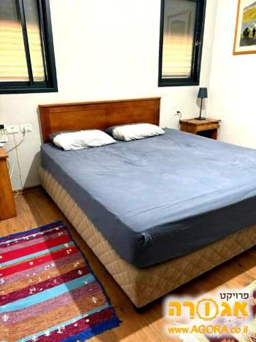 בסיס מיטה זוגית מרופד וגב מעץ מלא