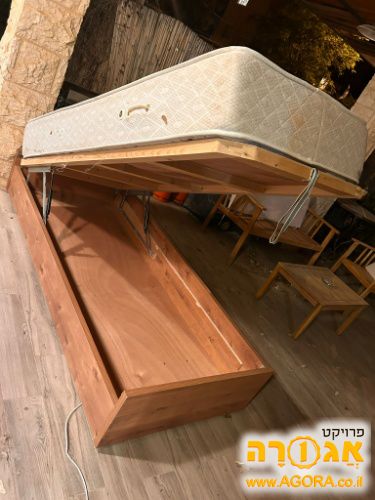 מיטת יחיד עם מזרון