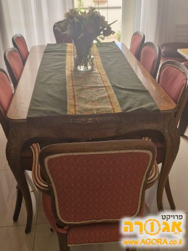 שולחן וכסאות