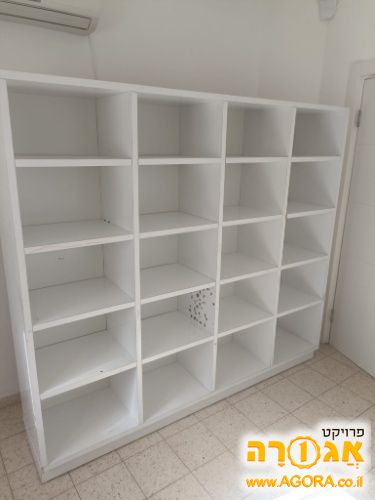 כוורת עץ לבנה